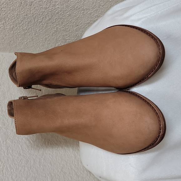 Alex Marie Booties - Picture 3 of 7